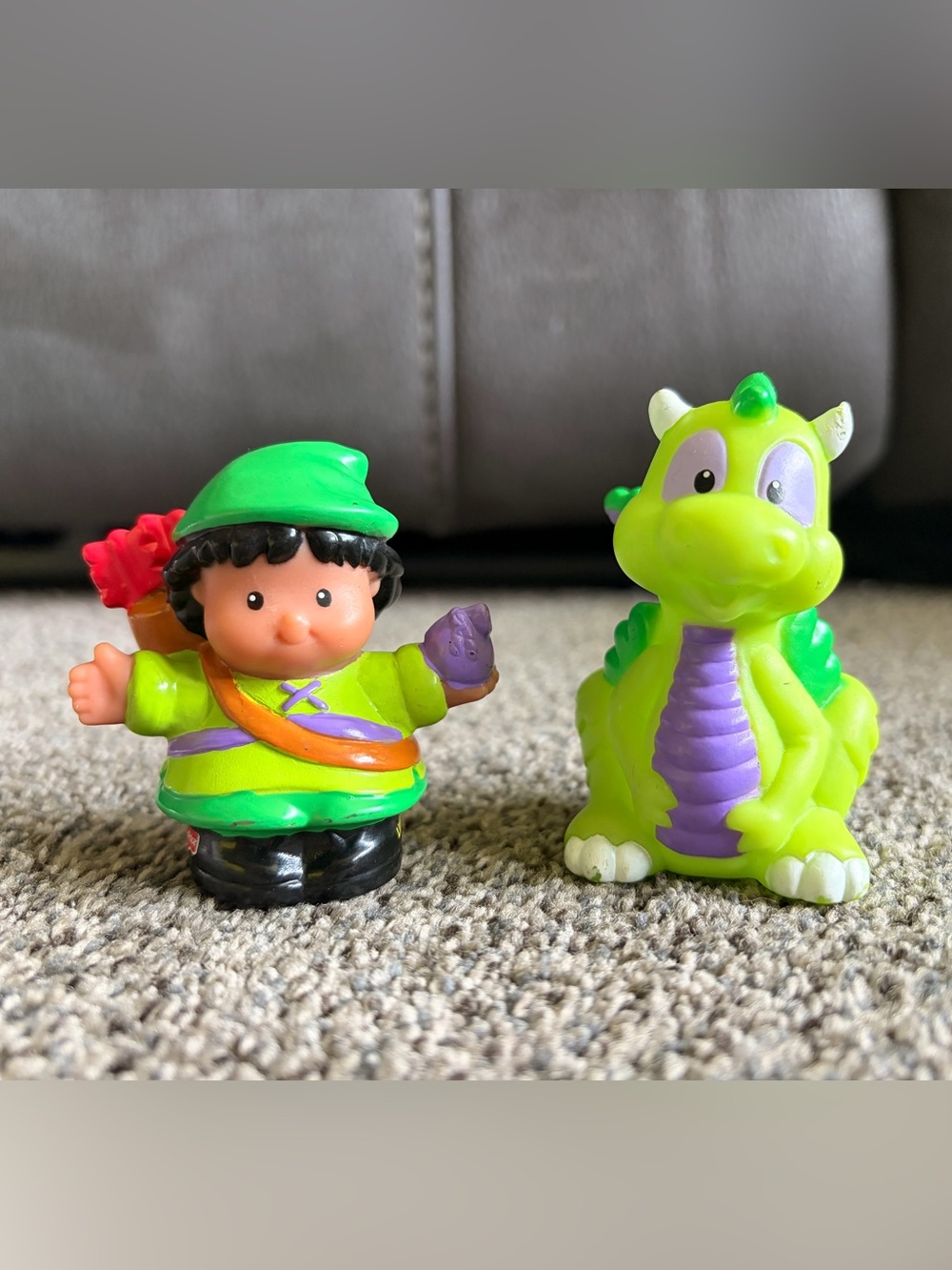 Little people Robinhood and dragon